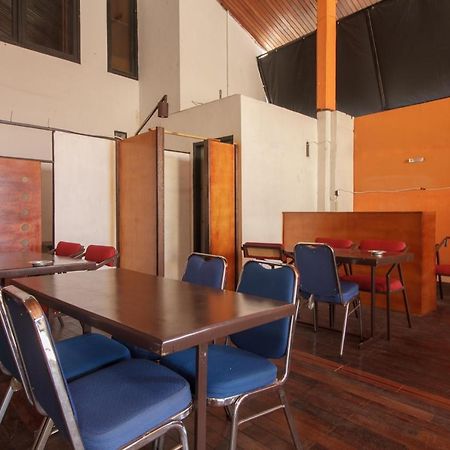 Reddoorz Near Jalan Sudirman Padang Hotel Ngoại thất bức ảnh