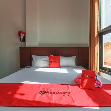 Reddoorz Near Jalan Sudirman Padang Hotel Ngoại thất bức ảnh