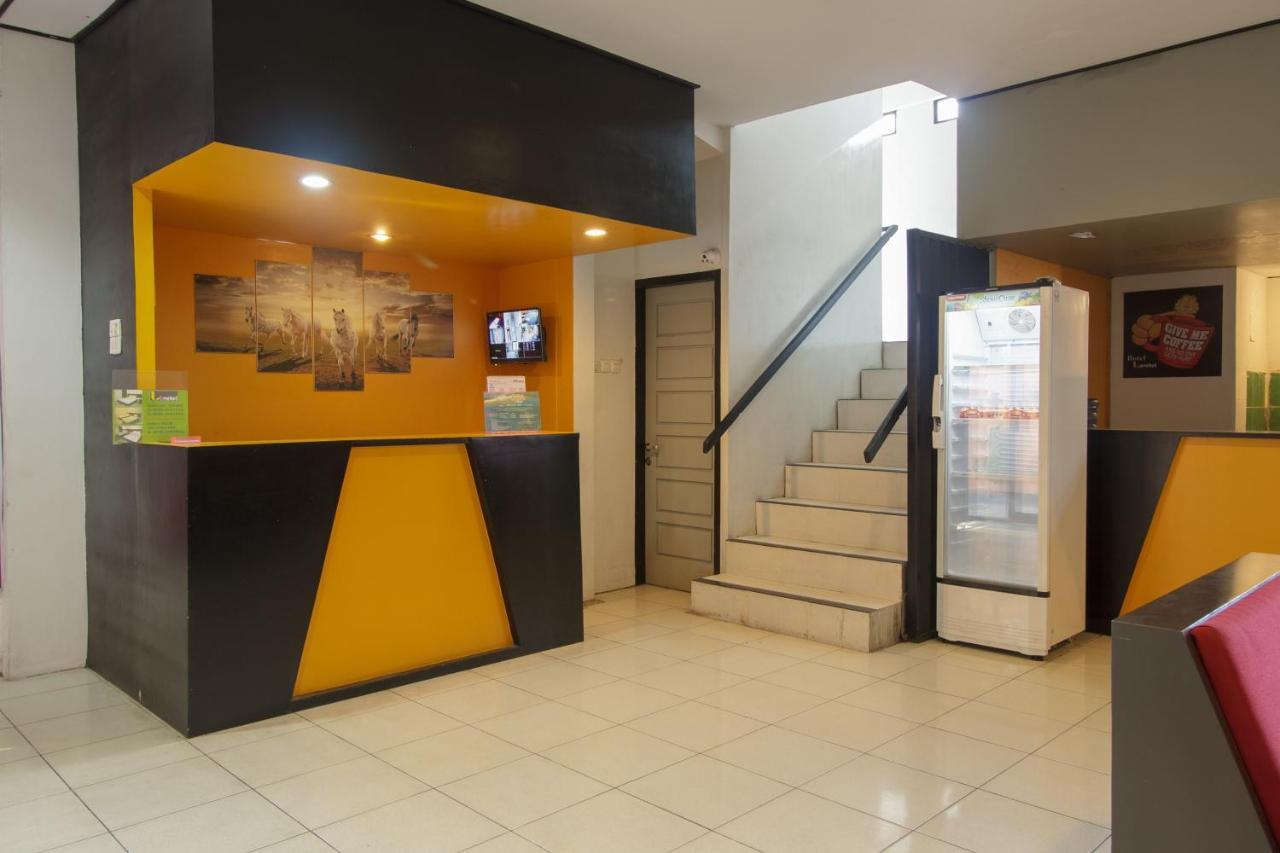 Reddoorz Near Jalan Sudirman Padang Hotel Ngoại thất bức ảnh