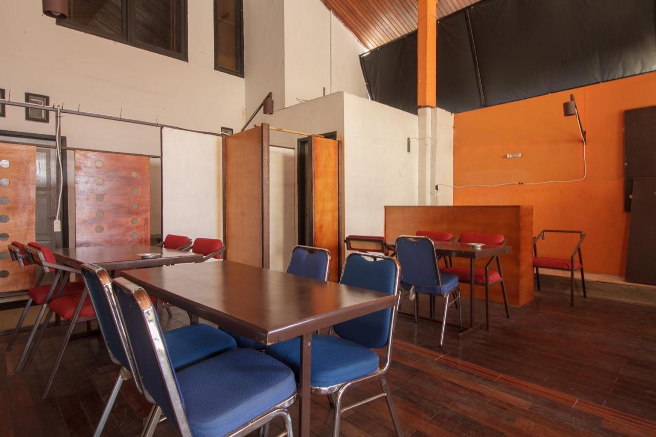 Reddoorz Near Jalan Sudirman Padang Hotel Ngoại thất bức ảnh