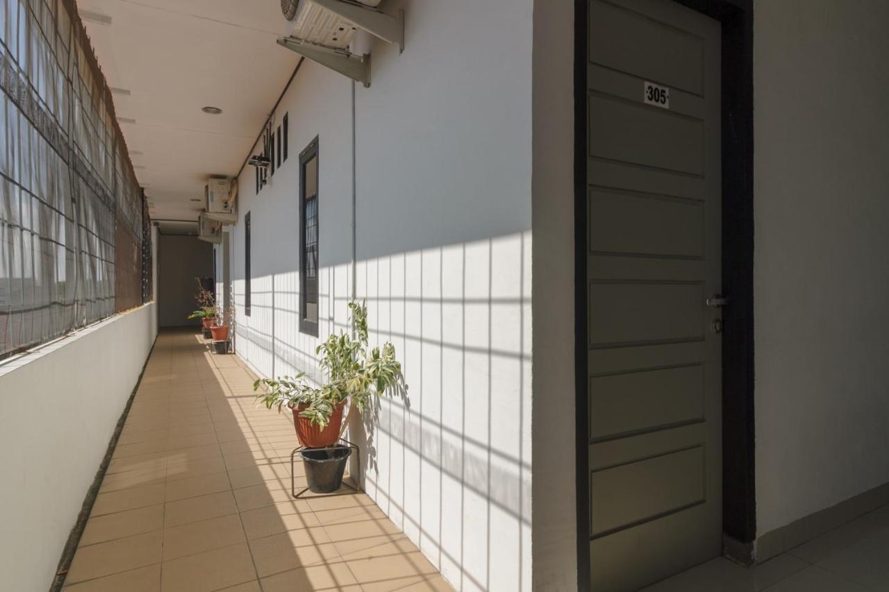 Reddoorz Near Jalan Sudirman Padang Hotel Ngoại thất bức ảnh