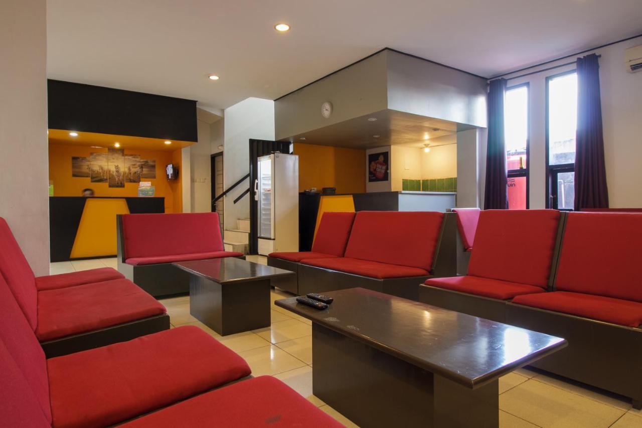 Reddoorz Near Jalan Sudirman Padang Hotel Ngoại thất bức ảnh