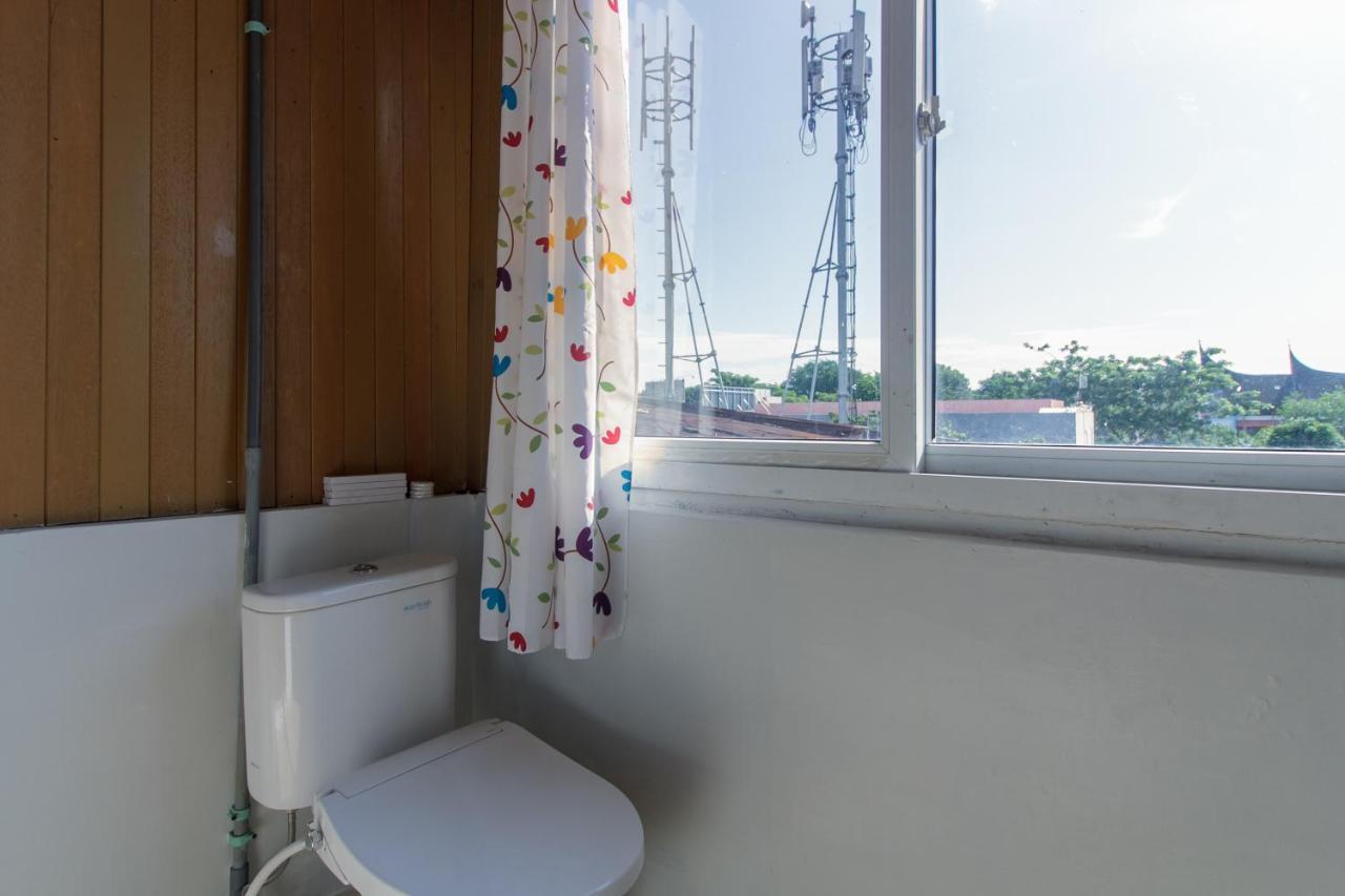 Reddoorz Near Jalan Sudirman Padang Hotel Ngoại thất bức ảnh