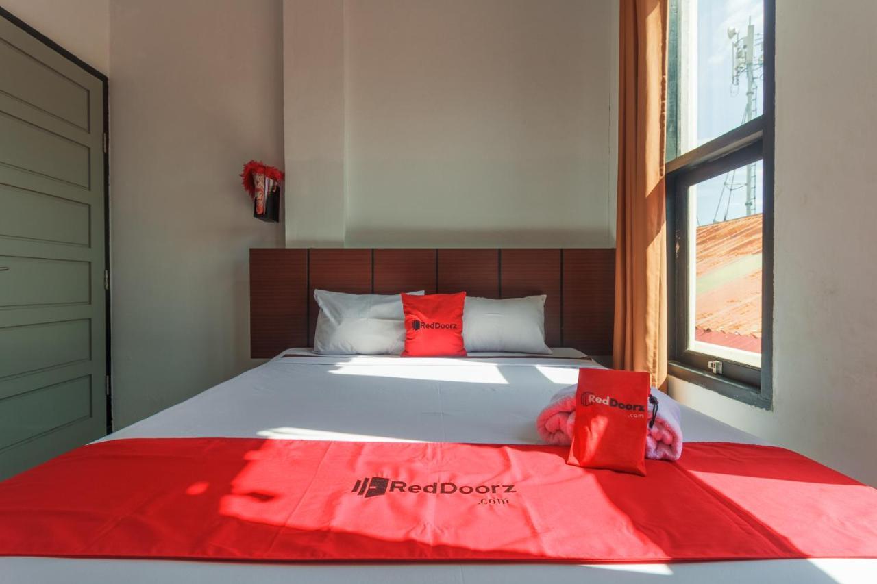 Reddoorz Near Jalan Sudirman Padang Hotel Ngoại thất bức ảnh