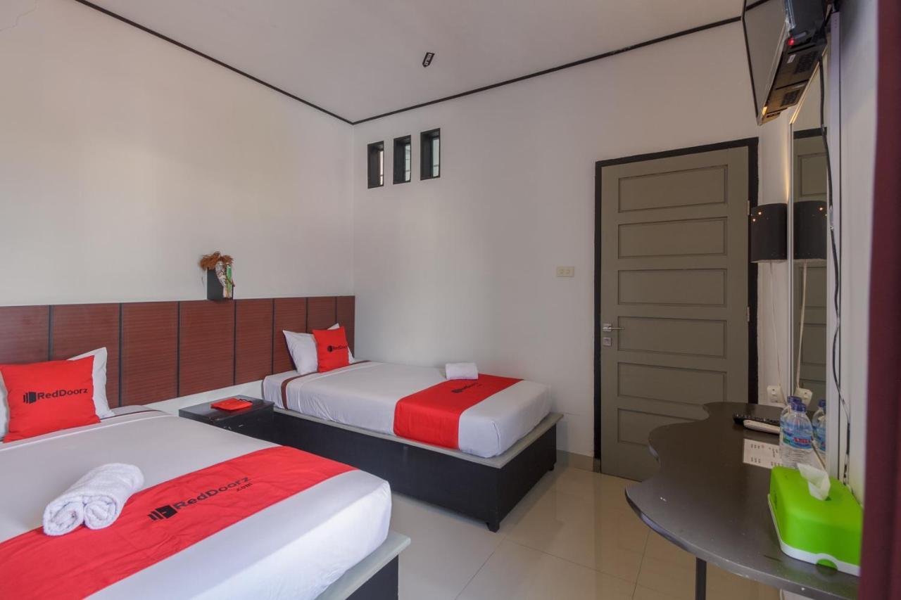 Reddoorz Near Jalan Sudirman Padang Hotel Ngoại thất bức ảnh