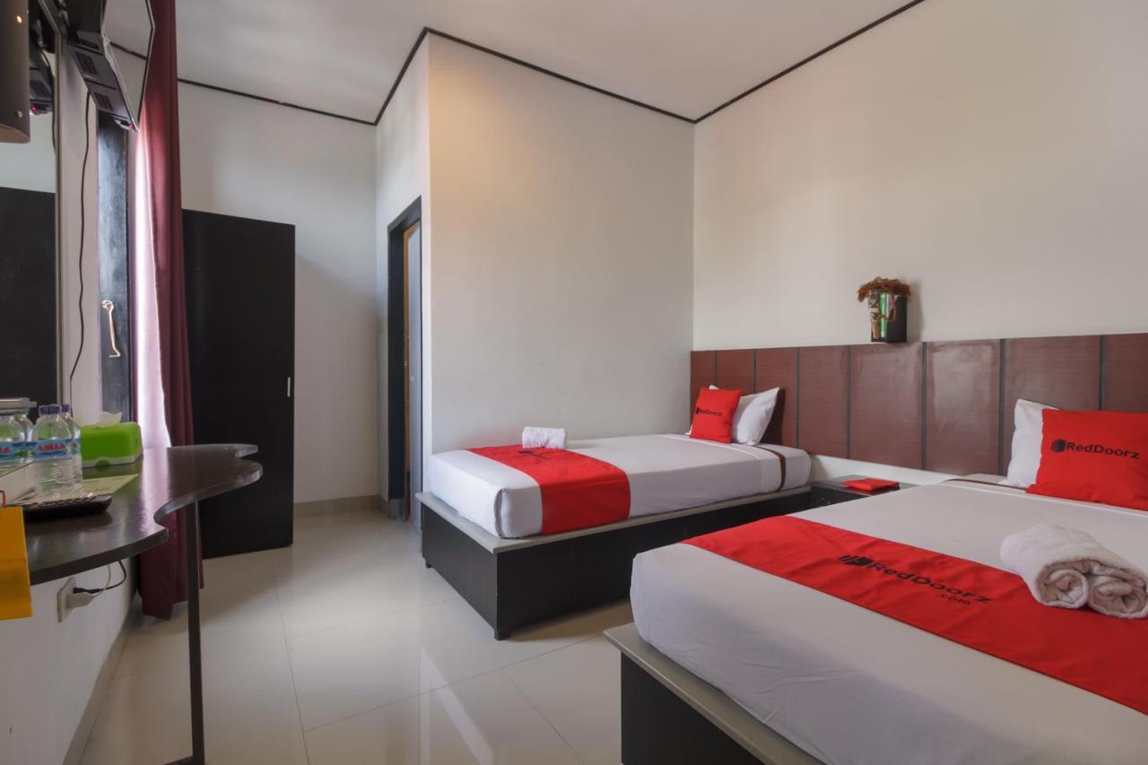 Reddoorz Near Jalan Sudirman Padang Hotel Ngoại thất bức ảnh