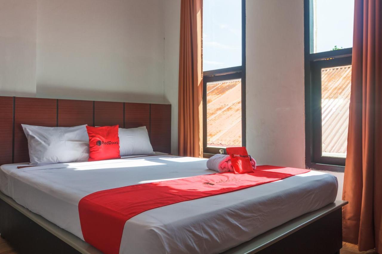 Reddoorz Near Jalan Sudirman Padang Hotel Ngoại thất bức ảnh